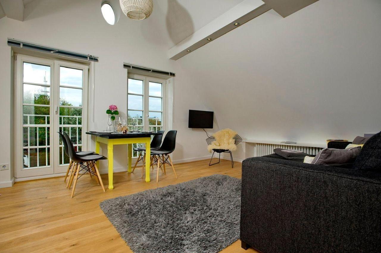 Apartment Yellow-upmarine *