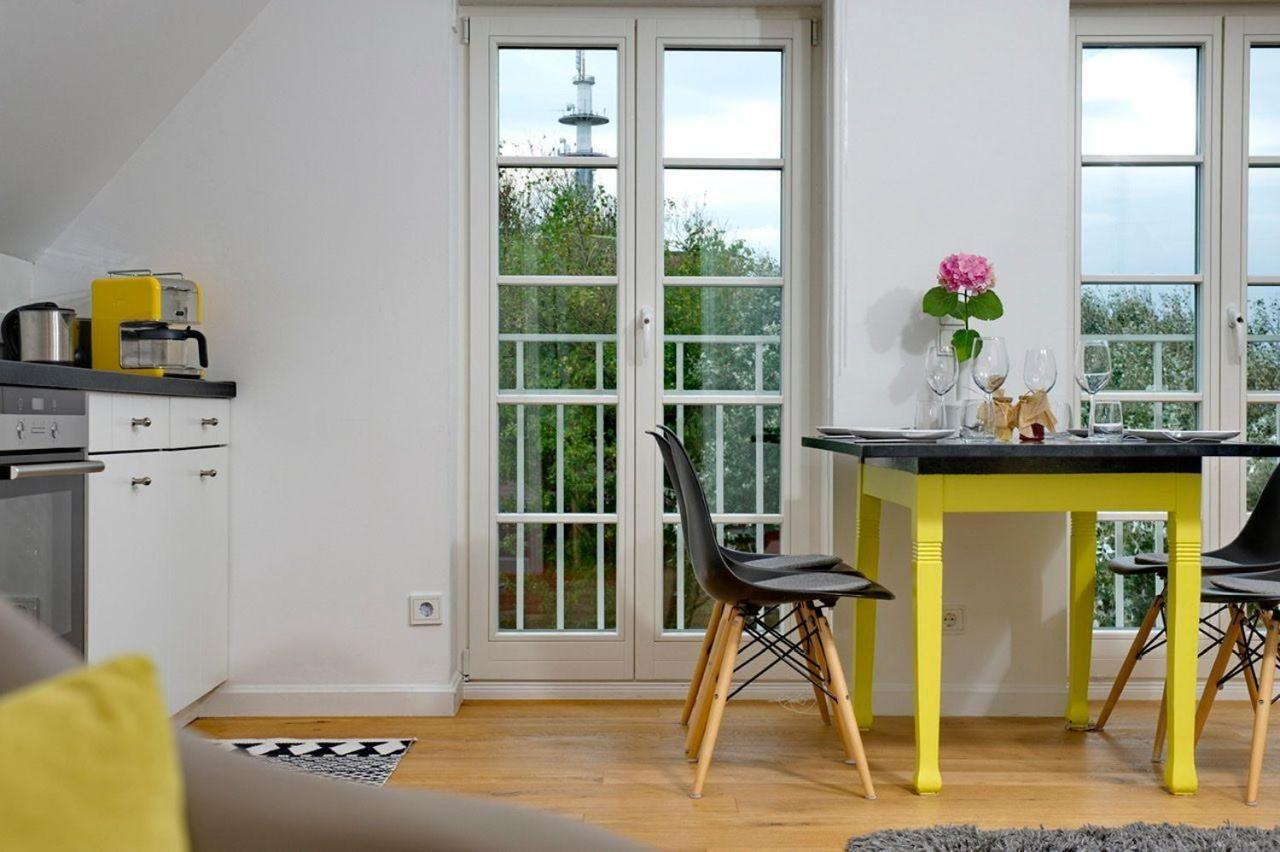 Apartment Yellow-upmarine